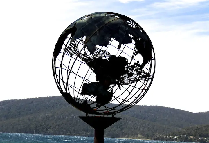 globe-adventure-bay-bruny-island-tasmania-australia