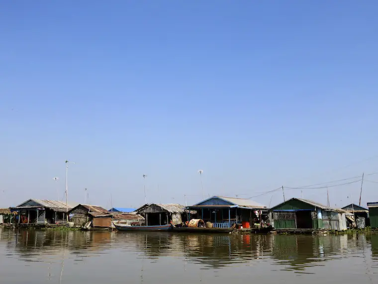floating-houses-kompong-chhnang-cambodia